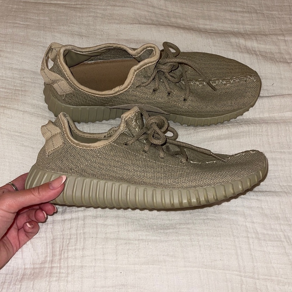 Tan Yeezy’s